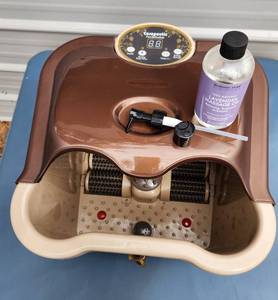 lot 6039 image: Carepeutic Motorized Foot & Leg Spa Bath Massager and New Massge Oil