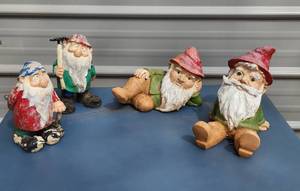 lot 6041 image: Gnome Outdoor Decor