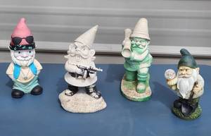 lot 6042 image: Gnome Outdoor Decor