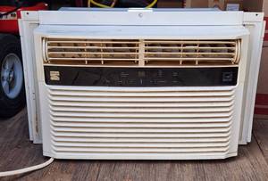 lot 6055 image: Kenmore 25370051010 Window Room Air Conditioner - Works