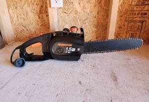 lot 2013 image: Remington 12 Bar Electric Chainsaw Model M15012US