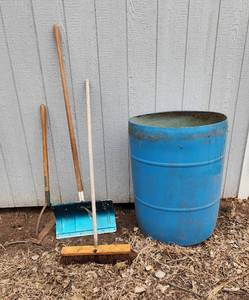 lot 2145 image: Plastic Barrel and Long Handled Tools