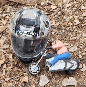 lot 2155 image: Helmet and Hitch Critter Animated Ball Hitch Cover and Brake Light