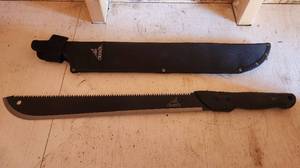 lot 2048 image: Gerber Machete