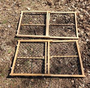 lot 2050 image: (2) Gates - 2ft Tall