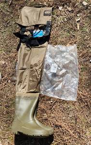 lot 2057 image: Guide Gear Chest Waders - Size 10 NEW