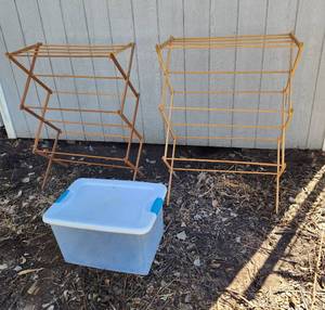 lot 2077 image: Laundry Drying Racks and Storage Tote
