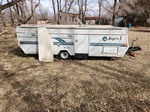 lot 2091 image: Jayco 120 Pop Up Camper - Unable to get Top to Raise and inside needs work