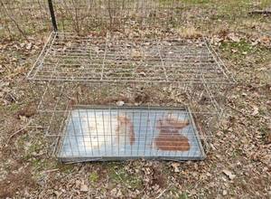 lot 2129 image: Folding Cage with Sliding Tray Underneath for Easy Cleaning 36 x 20 x 24