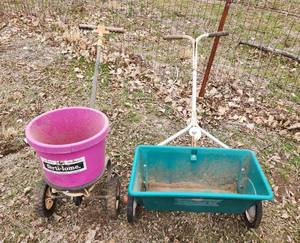 lot 2130 image: (2) Lawn and Garden Spreaders