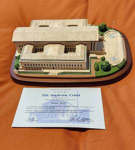 lot 4180 image: Danbury Mint The Supreme Court Landmark Sculpture