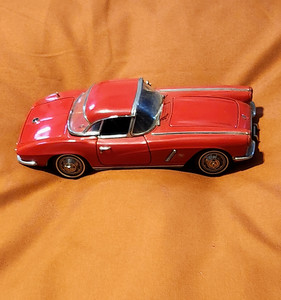 lot 4185 image: 1962 Chevy Corvette Model Car