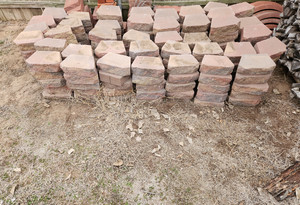 lot 9005 image: Lot of 20 Edging Stones