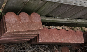 lot 9014 image: Scalloped Red Concrete Straight Edging Stones