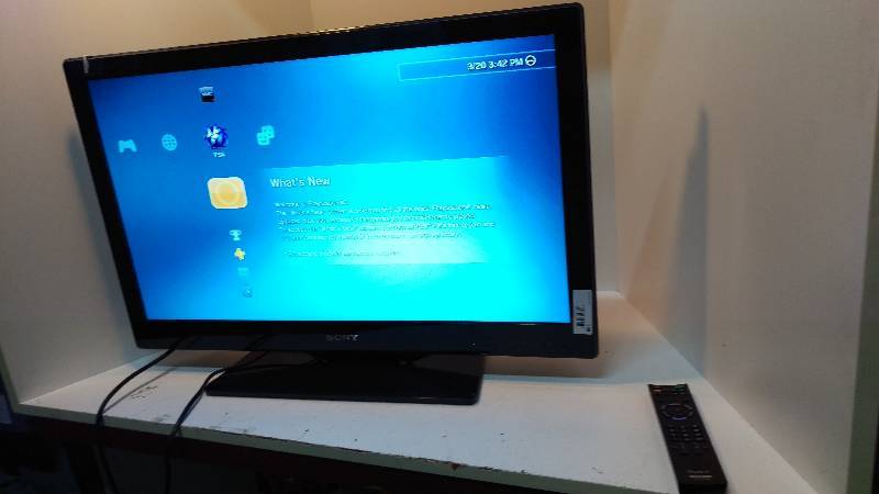lot 998 image: Sony LCD 32 Television