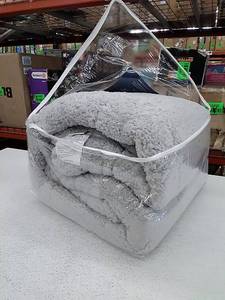 lot 22639 image: Warm and Cozy- Grey Fleece Blanket, 86 X 92