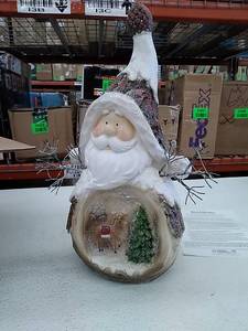 lot 22742 image: Wind & Weather 21 Resin Figure with LED Scene