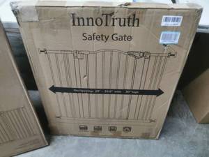 lot 6342 image: 2 Pack Of Miscellaneous Gates