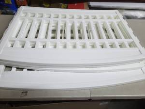 lot 2908 image: 4 Piece Interlocking Plastic Pet Gate With Door