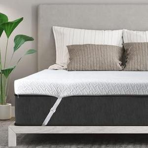 lot 2931 image: Valuxe Memory Foam Mattress Topper, 80x60x3
