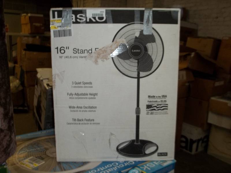 lot 2004 image: Lasko 16 Stand Fan s16500