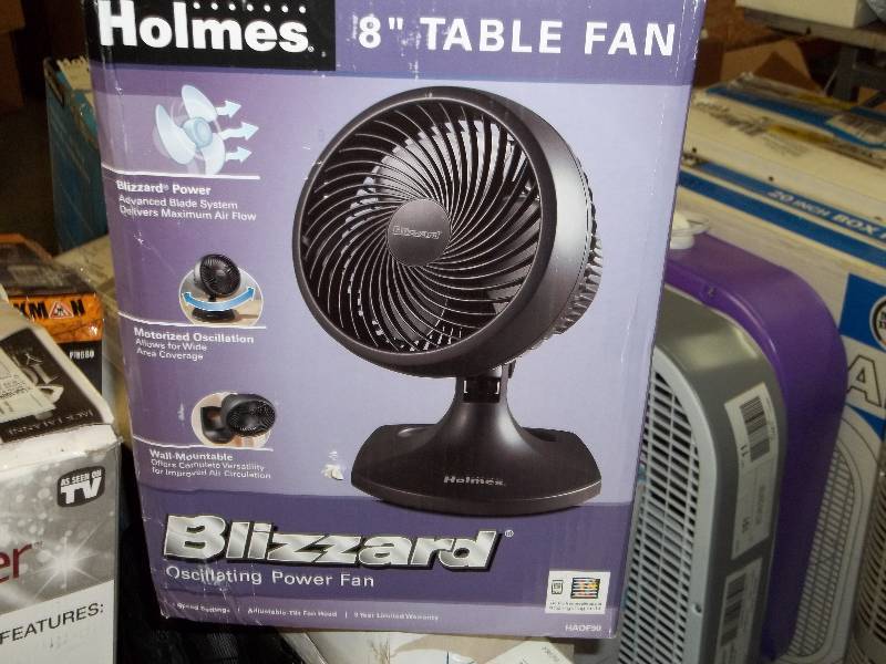 lot 2023 image: Holmes 8 table fan