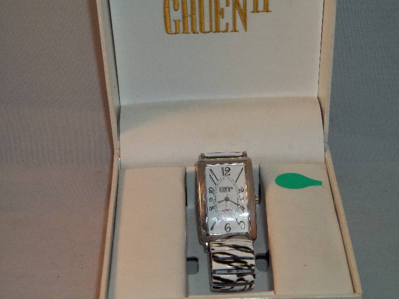 lot 2034 image: Gruien II watch