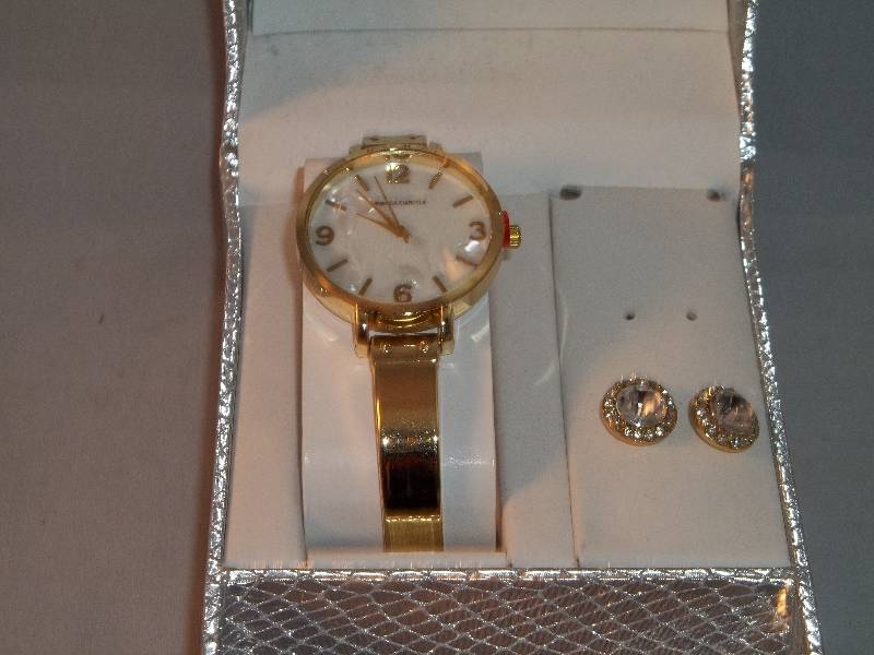 lot 2042 image: Jessica Carlyle watch set