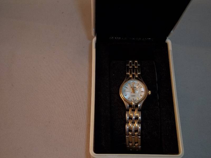 lot 2045 image: Decade watch
