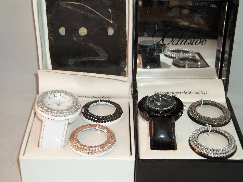 lot 2060 image: 2 Xclusive watch sets