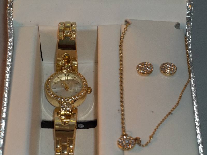 lot 2069 image: Jessica Carlyle watch set