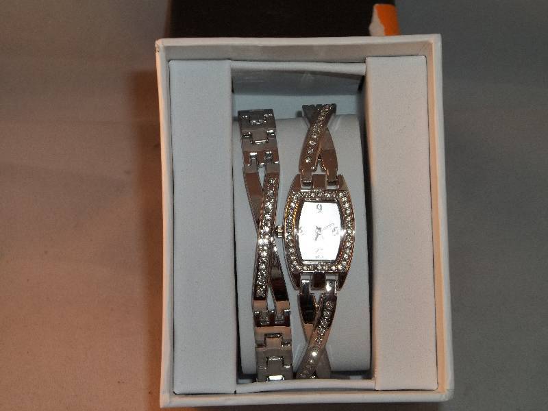 lot 2079 image: watchbracelet set