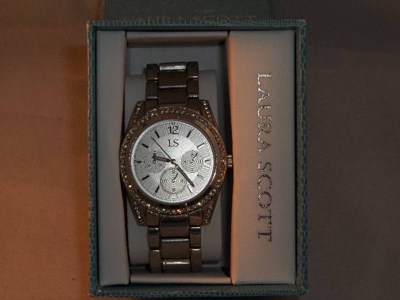 lot 2084 image: Laura scott watch