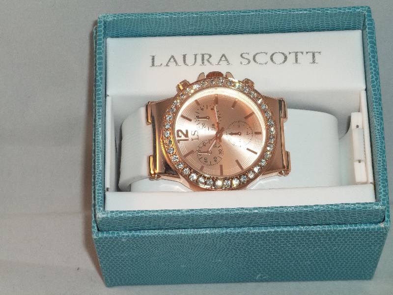 lot 2086 image: Laura scott watch
