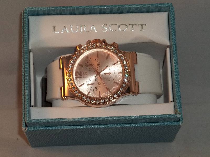 lot 2087 image: Laura scott watch