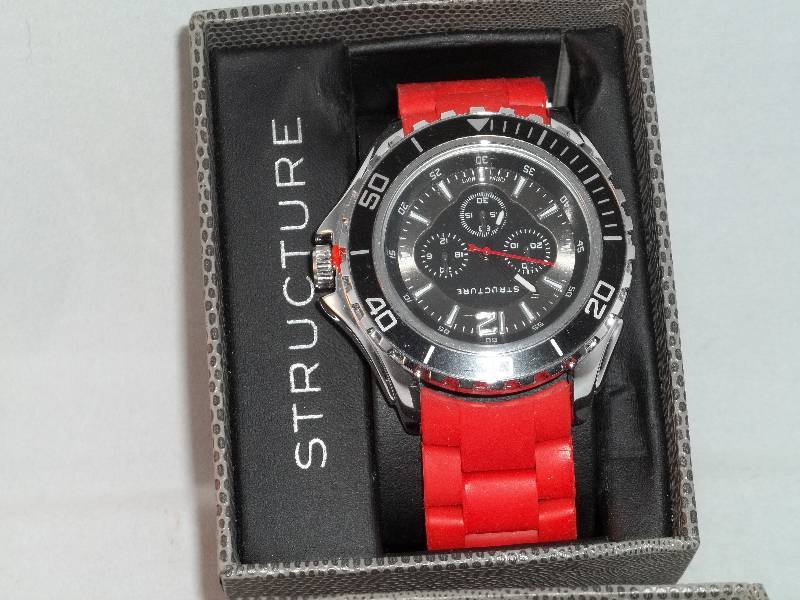 lot 2092 image: Structure watch