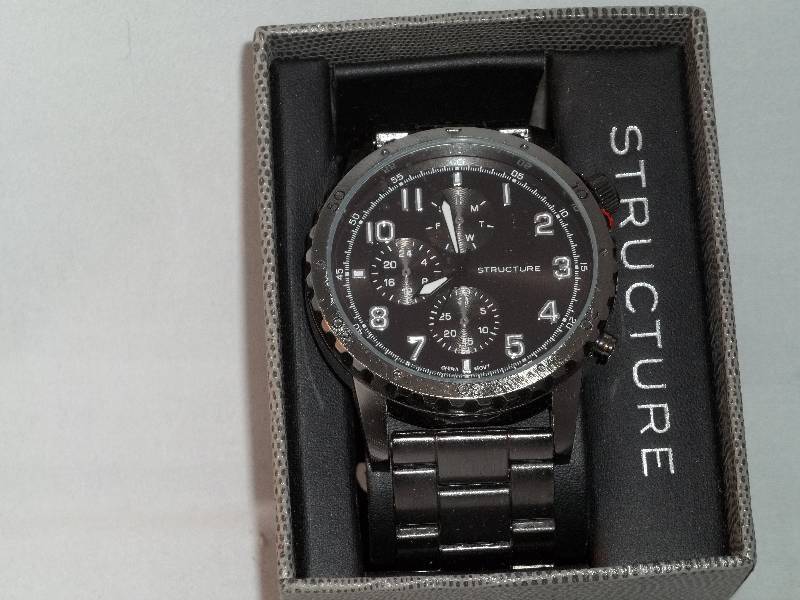lot 2098 image: Structure watch