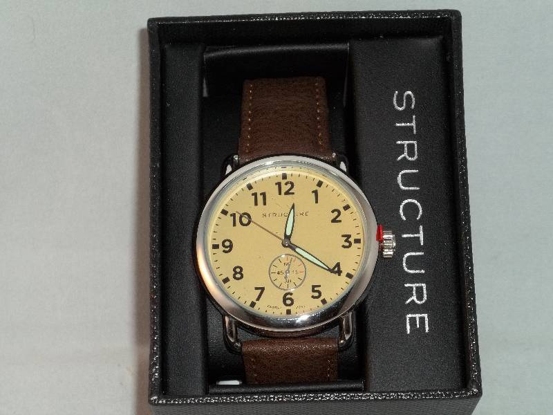 lot 2100 image: Structure watch