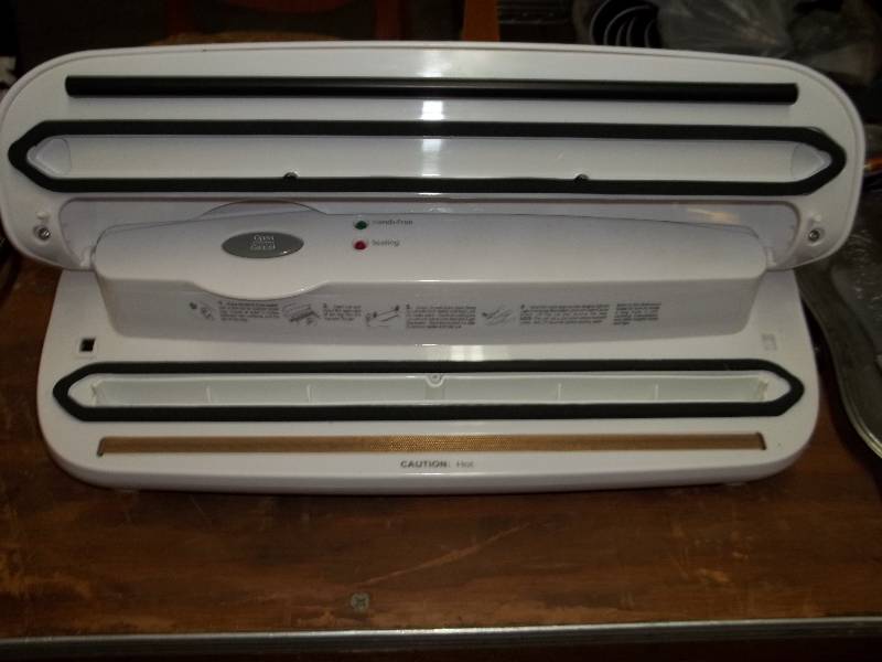 lot 2123 image: Rival food sealer