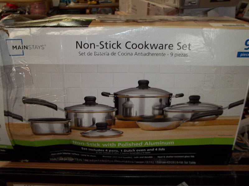 lot 2142 image: Mainstays 9-Piece Nonstick Cookware Set, Polished Aluminum