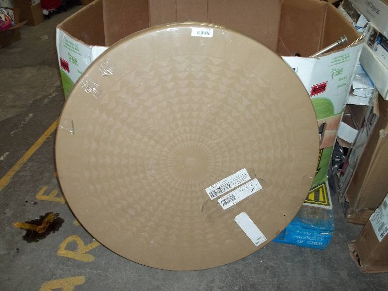 lot 2146 image: plastic table&nbsp