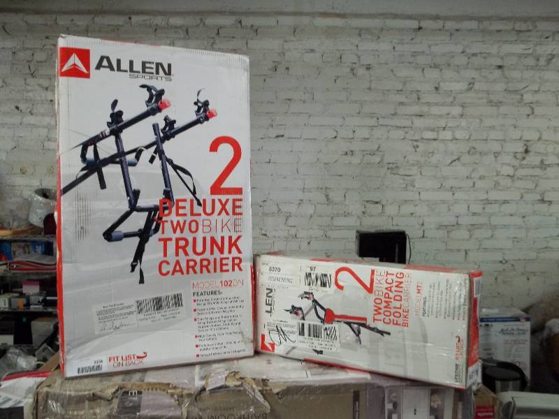 lot 2158 image: Allen Sports Deluxe 2-Bike Trunk Rack