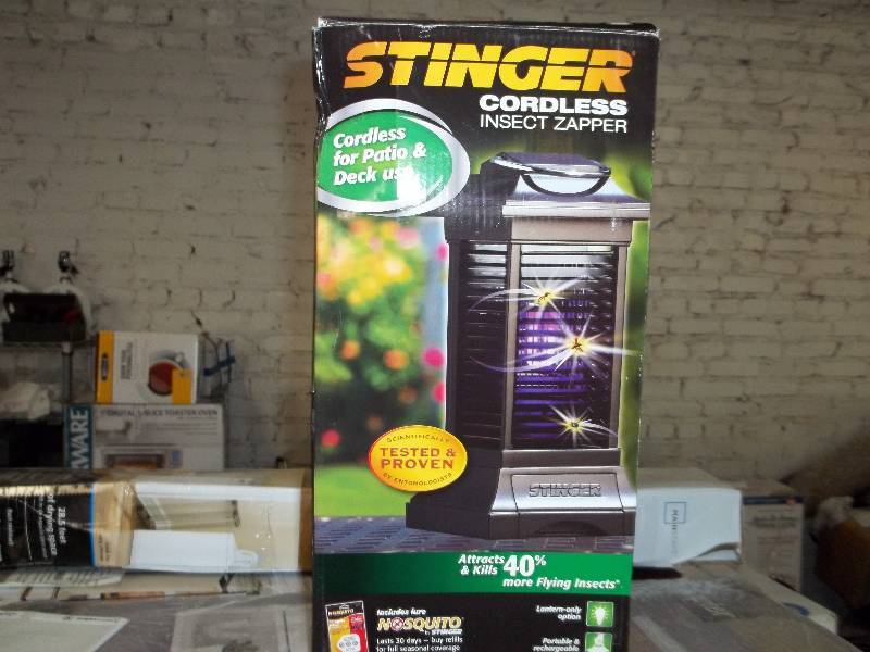 lot 2170 image: Stinger Cordless Insect Zapper Lantern