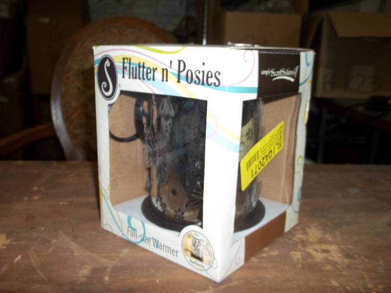 lot 2183 image: ScentSationals Full Size Wax Warmer, Flutter n Posies