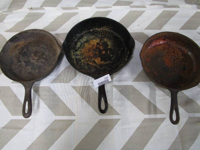 lot 2242 image: Cast Iron Pan Lot