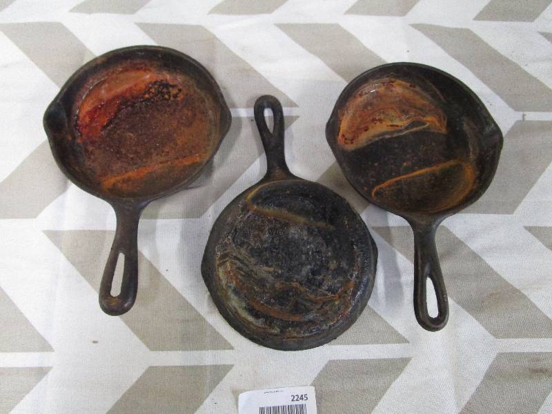 lot 2245 image: set of cast iron fry pans