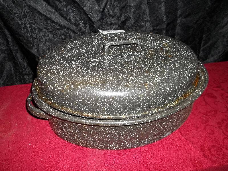 lot 2220 image: a roaster pot
