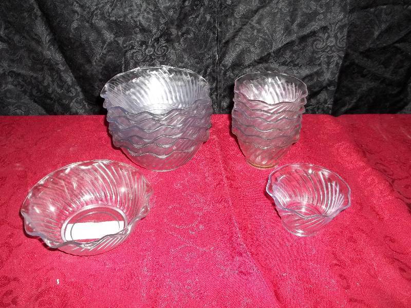 lot 2307 image: ice cream bowls