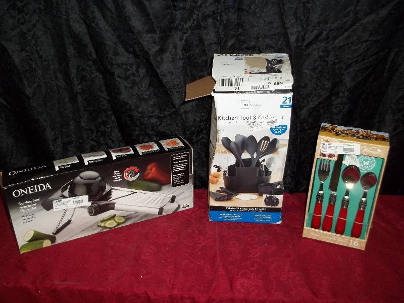 lot 2313 image: kitchen utensils lot