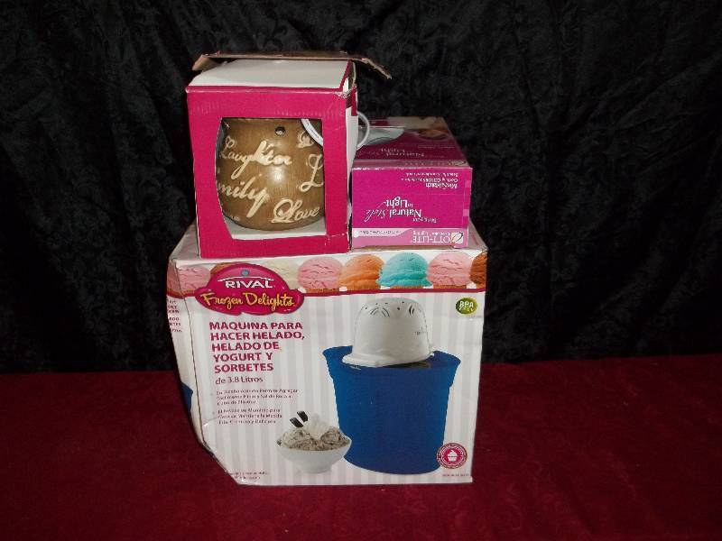 lot 2319 image: misc item lot